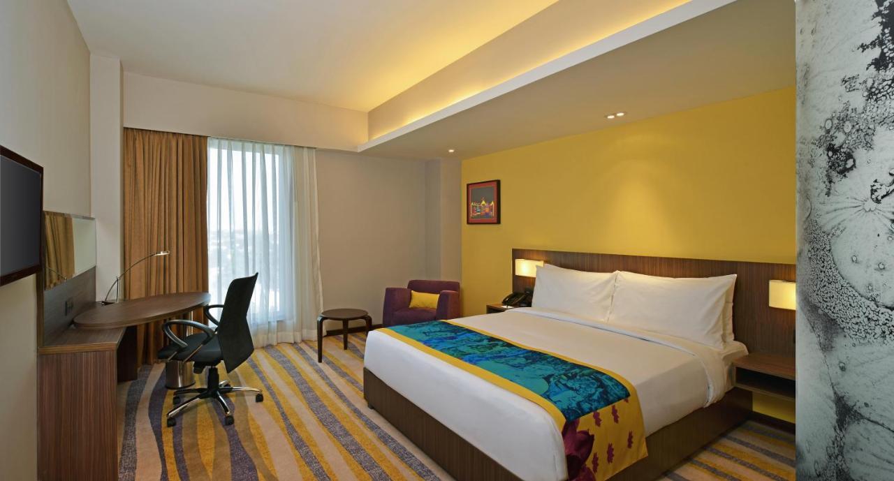Fairfield By Marriott Ahmedabad Hotel Екстериор снимка